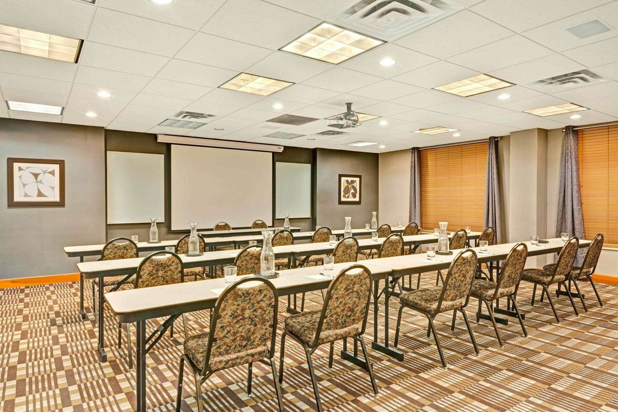 Wingate By Wyndham Cincinnati Blue Ash Eksteriør billede